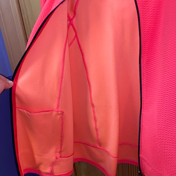 Active Jacket - Picture 3 of 4